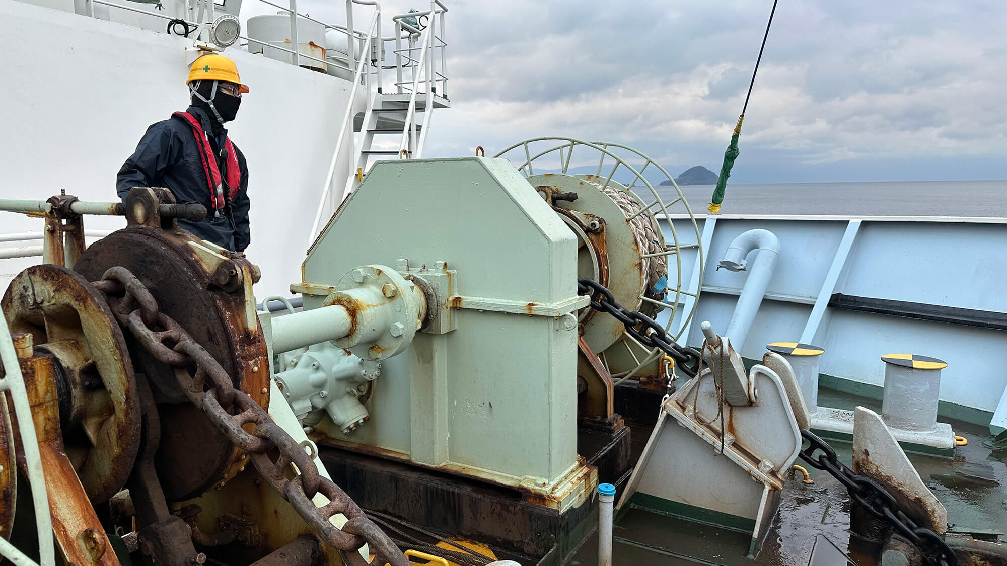 甲板（船首側）